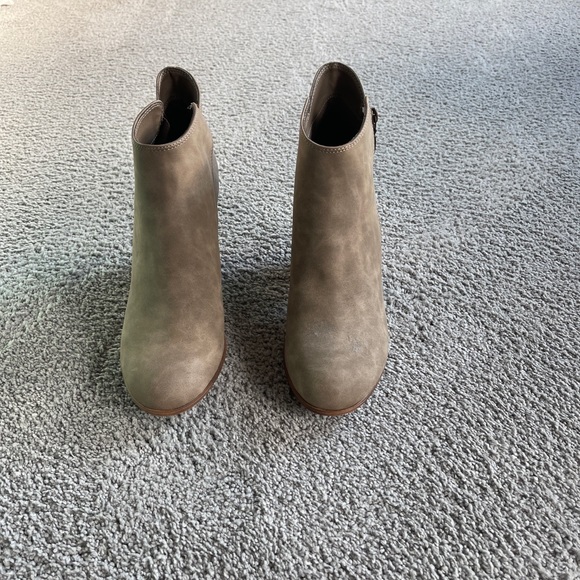 Never worn brown/tan booties - Picture 3 of 4